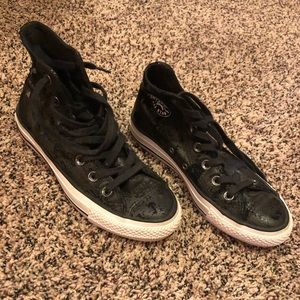 Women’s Converse size 6